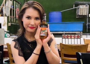 "Thánh nữ" Maria Ozawa bất ngờ đến Việt Nam du lịch