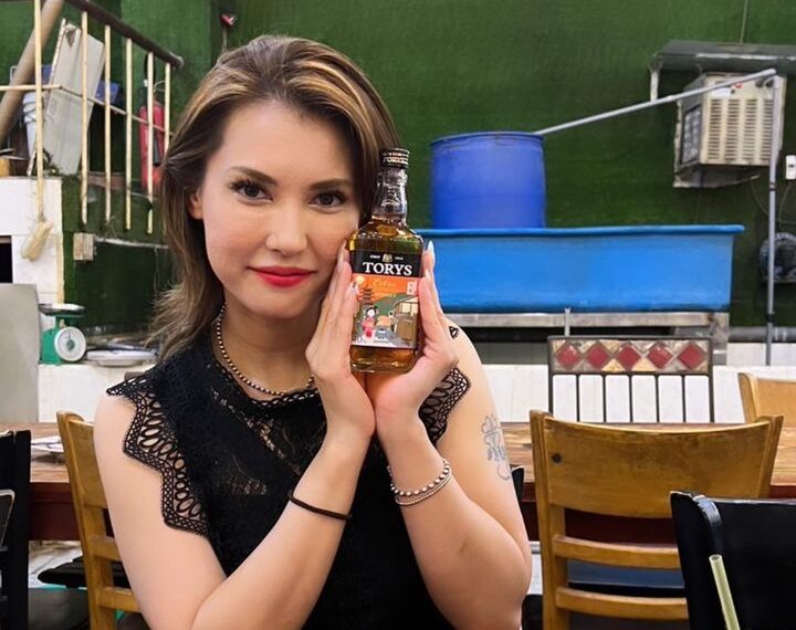 "Thánh nữ" Maria Ozawa bất ngờ đến Việt Nam du lịch