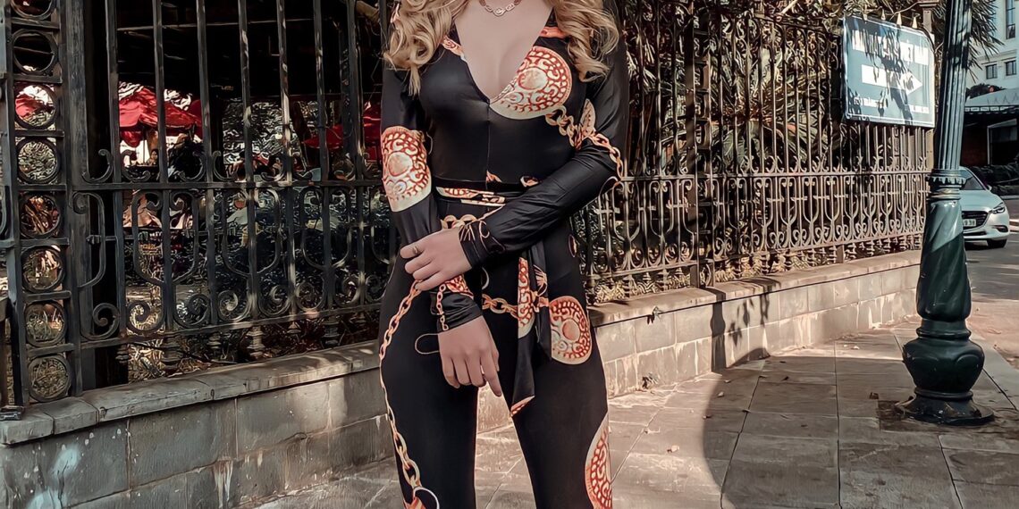 “Hot girl 1 con” Hồng Nhung gây bão vì sở hữu vòng 1 nóng bỏng