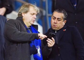 Chelsea đang gặp khủng hoảng nội bộ ?