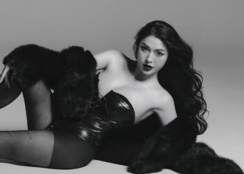 Nữ Booking Quyến Rũ Trong Làng Nightlight Nha Trang