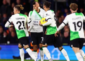 Liverpool bùng nổ vào phút cuối, thoát hiểm trước Luton Town