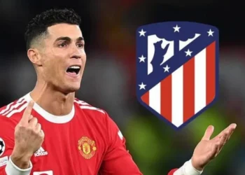 Cristiano Ronaldo nhận cái tát đau từ chủ tịch Atletico vì rời MU